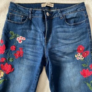 Sandpiper, size 6 embroidered jean shorts